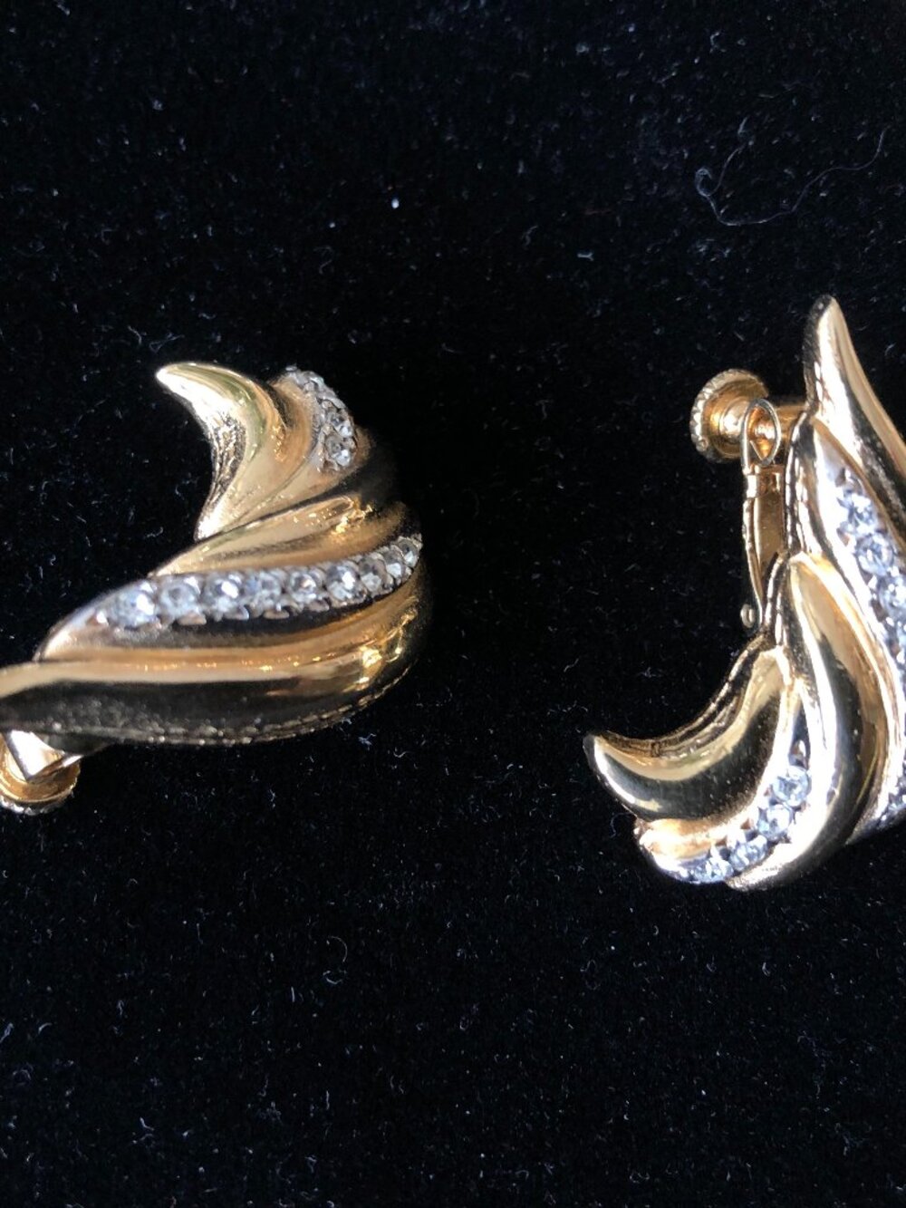 Vintage Puccini goldtone clip-on screwback earrings - Pristine